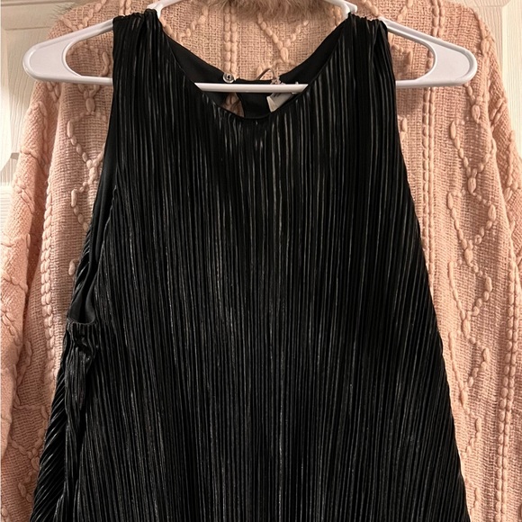 NWT, woman’s size L ribbed, sleeveless top from Target. Solid black in color - Picture 1 of 4